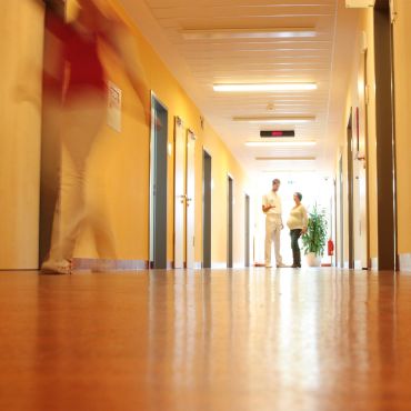 Flur im Hauptbereich der Praxis für Pränatalmedizin